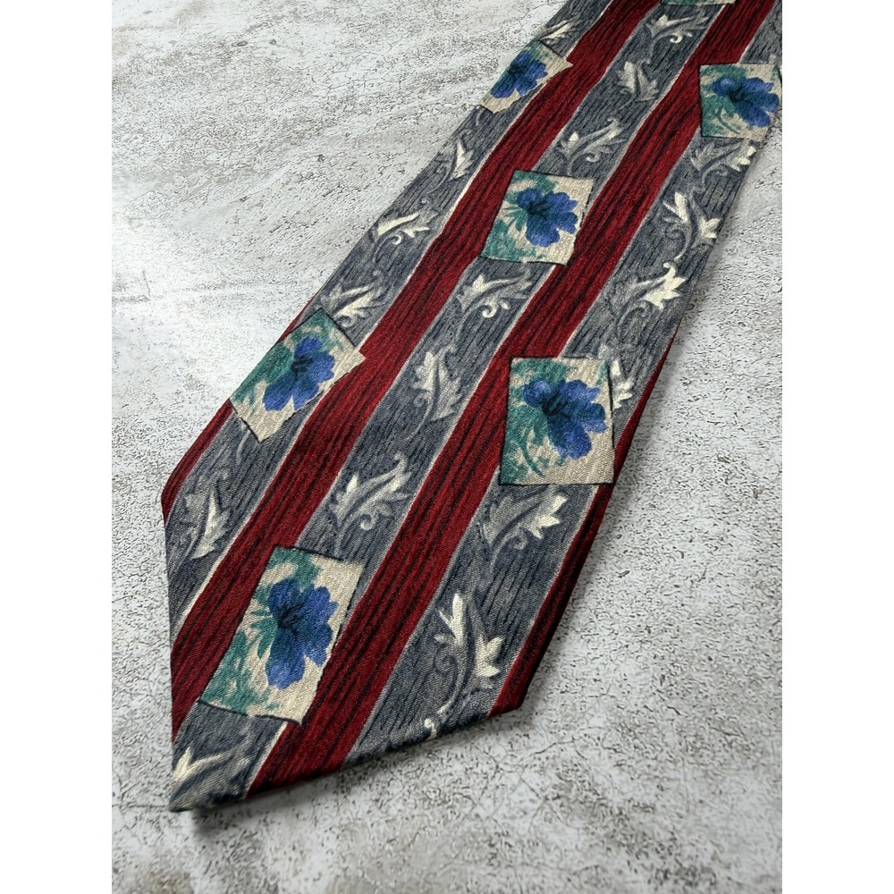 The Metropolitan Museum Of Art 100% Silk Tie Mens One Size Red Striped Necktie